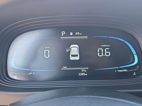 Used 2025 Hyundai Venue SE image 18