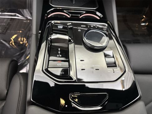 New 2026 BMW i5 eDrive40 AWD/4WD image 23