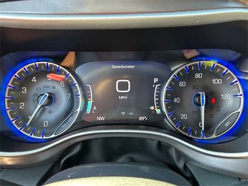 New 2025 Chrysler Pacifica Select image 36