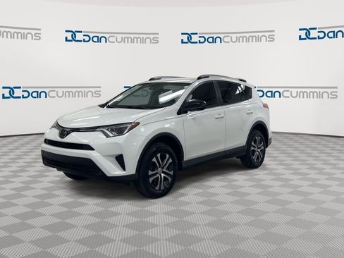 Used 2017 Toyota RAV4 LE image 4
