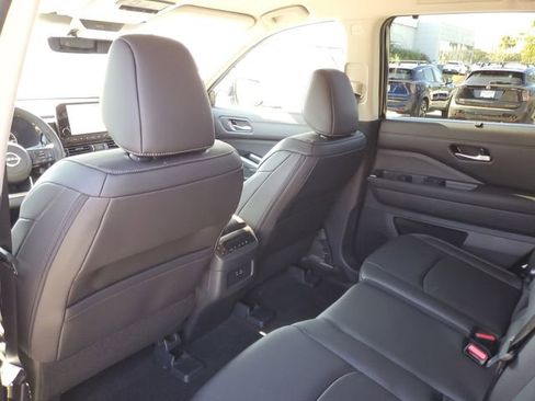 New 2025 Nissan Pathfinder SL image 24