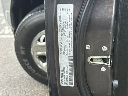 Used 2020 RAM 2500 Laramie image 33