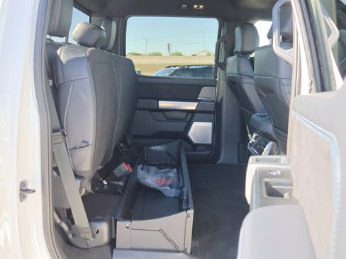 Certified 2025 Ford F450 Platinum image 38