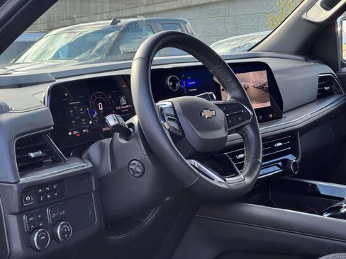 Certified 2025 Chevrolet Suburban Premier image 8