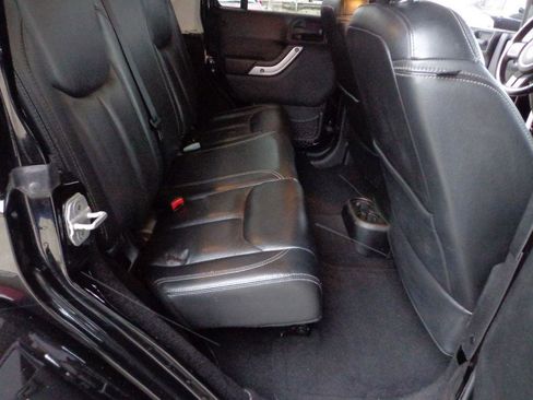 Used 2013 Jeep Wrangler Unlimited Sahara w/ Connectivity Group image 19