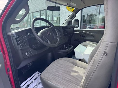 Used 2017 GMC Savana 3500 image 9