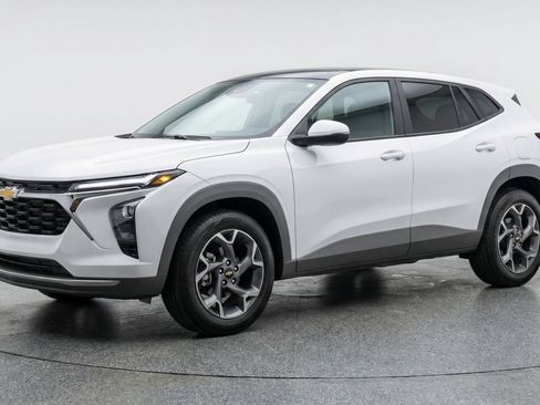 Used 2025 Chevrolet Trax LT image 3