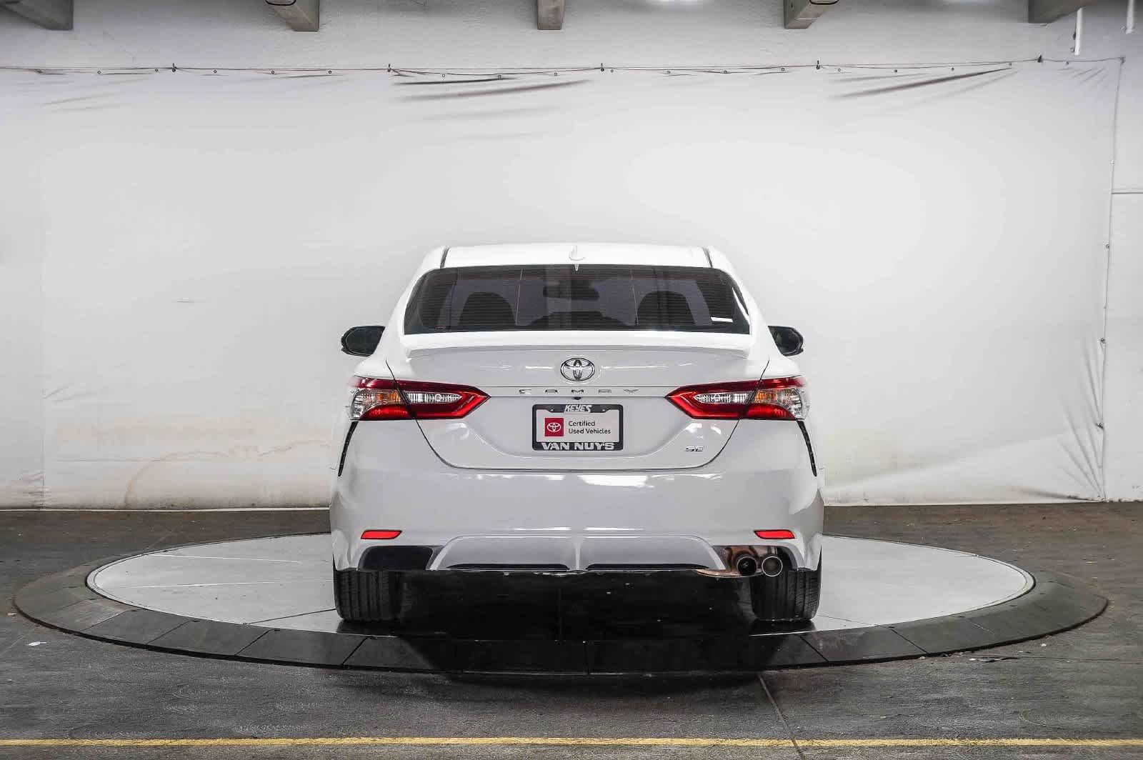 Used 2020 Toyota Camry SE FWD image 4
