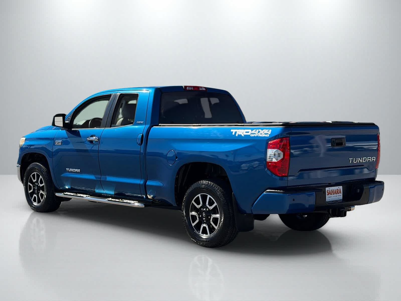 Used 2018 Toyota Tundra Limited w/ Limited Premium Package AWD/4WD image 4