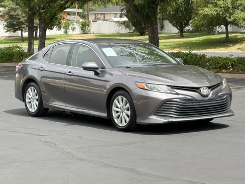 Used 2020 Toyota Camry LE FWD image 8