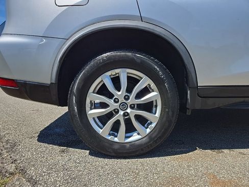 Used 2020 Nissan Rogue SV AWD/4WD image 11