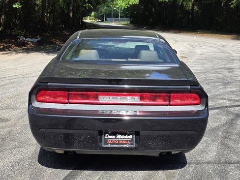 Used 2009 Dodge Challenger R/T RWD image 3