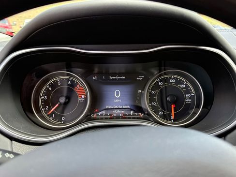 Used 2019 Jeep Cherokee Overland w/ Trailer Tow Group AWD/4WD image 17