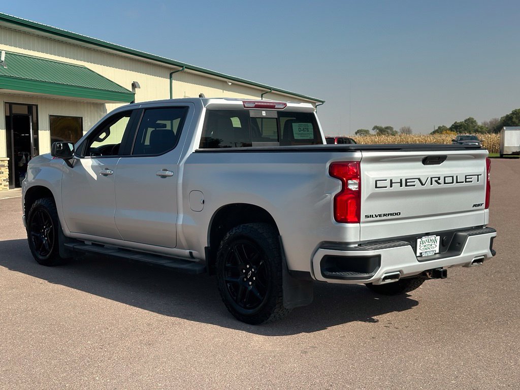 Used 2022 Chevrolet Silverado 1500 RST w/ LPO, Blackout Package AWD/4WD image 5