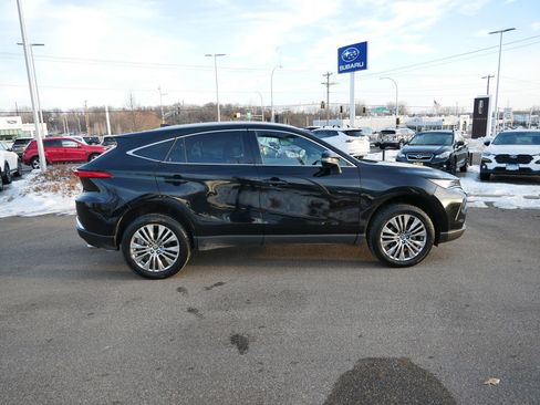 Used 2024 Toyota Venza XLE image 13