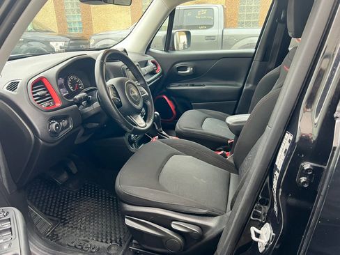 Used 2017 Jeep Renegade Trailhawk AWD/4WD image 25