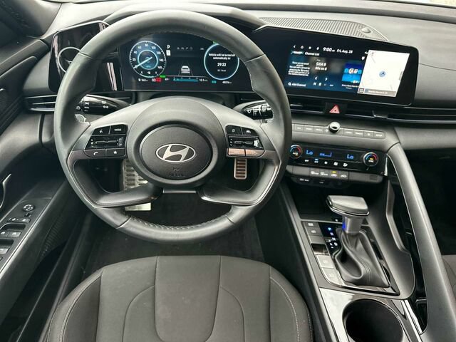 Used 2025 Hyundai Elantra SEL FWD image 17