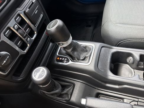 Used 2020 Jeep Gladiator Sport w/ Quick Order Package 24S AWD/4WD image 8