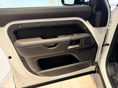New 2025 Land Rover Defender 130 X-Dynamic SE image 26