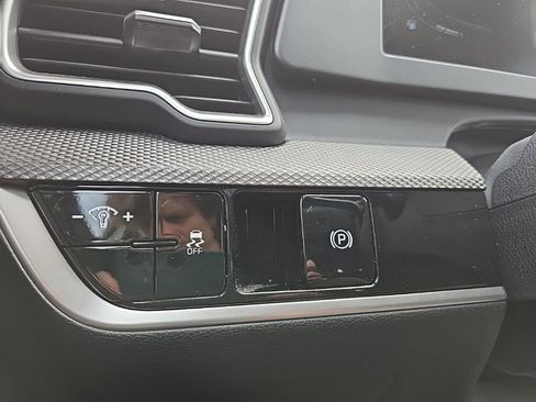 Certified 2025 Kia Sportage LX AWD/4WD image 18