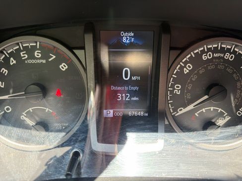 Used 2018 Toyota Tacoma TRD Off-Road AWD/4WD image 14