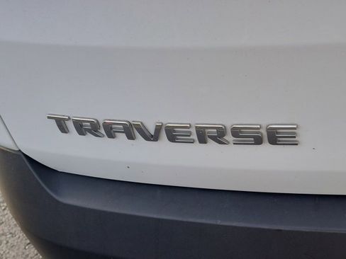 Used 2023 Chevrolet Traverse LT image 39