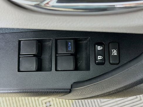 Used 2017 Toyota Corolla LE image 20