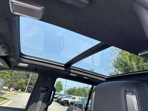 Certified 2024 Cadillac Escalade Sport Platinum w/ LPO, ONYX Package AWD/4WD image 21