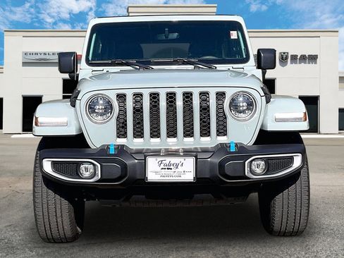 Used 2023 Jeep Wrangler Unlimited Sahara w/ Cold Weather Group AWD/4WD image 3