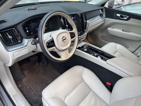 Used 2023 Volvo XC60 B5 Core w/ Climate Package image 9