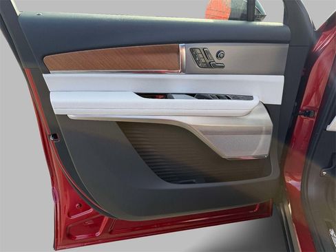 New 2026 Cadillac Vistiq Luxury image 14