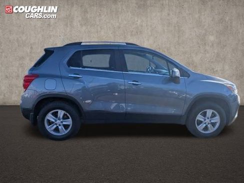 Used 2019 Chevrolet Trax LT w/ LT Convenience Package image 8