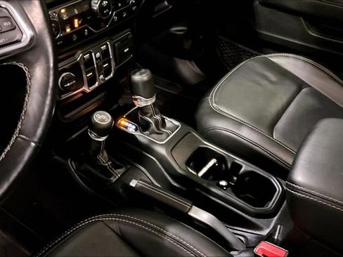 Used 2019 Jeep Wrangler Unlimited Sahara image 18