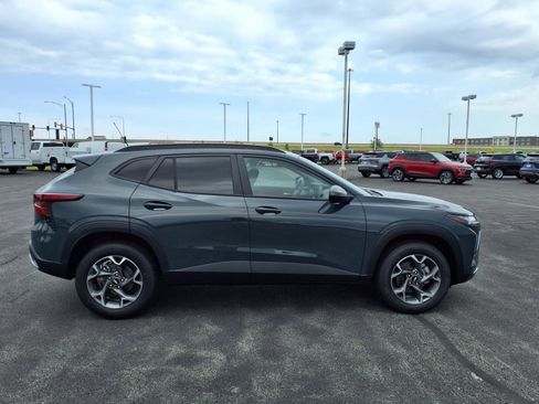 New 2025 Chevrolet Trax LT FWD image 2
