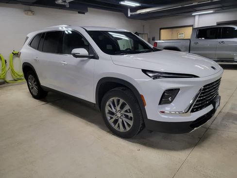 Certified 2025 Buick Enclave Preferred image 3