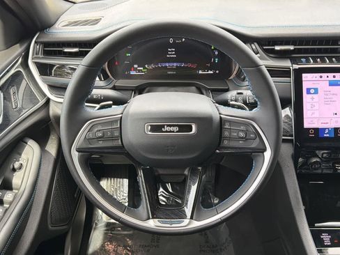 Used 2025 Jeep Grand Cherokee Trailhawk AWD/4WD image 11