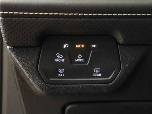 Used 2025 Volkswagen Atlas SE image 21