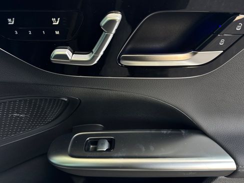 New 2025 Mercedes-Benz C 300 Sedan image 32