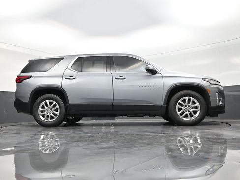 Used 2023 Chevrolet Traverse LS FWD image 25
