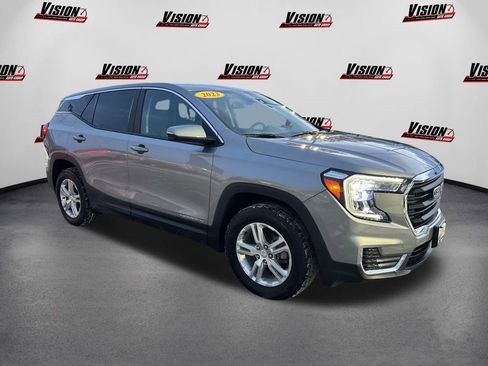 Used 2023 GMC Terrain SLE image 3