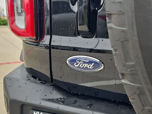 Used 2024 Ford Bronco Outer Banks AWD/4WD image 11