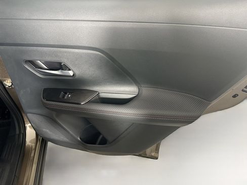 Used 2025 Nissan Kicks SR image 28