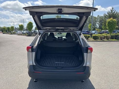 Used 2021 Toyota RAV4 XLE w/ XLE Grade Weather Package AWD/4WD image 12