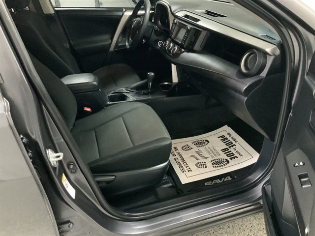 Used 2018 Toyota RAV4 LE w/ All Weather Liner Package AWD/4WD image 20