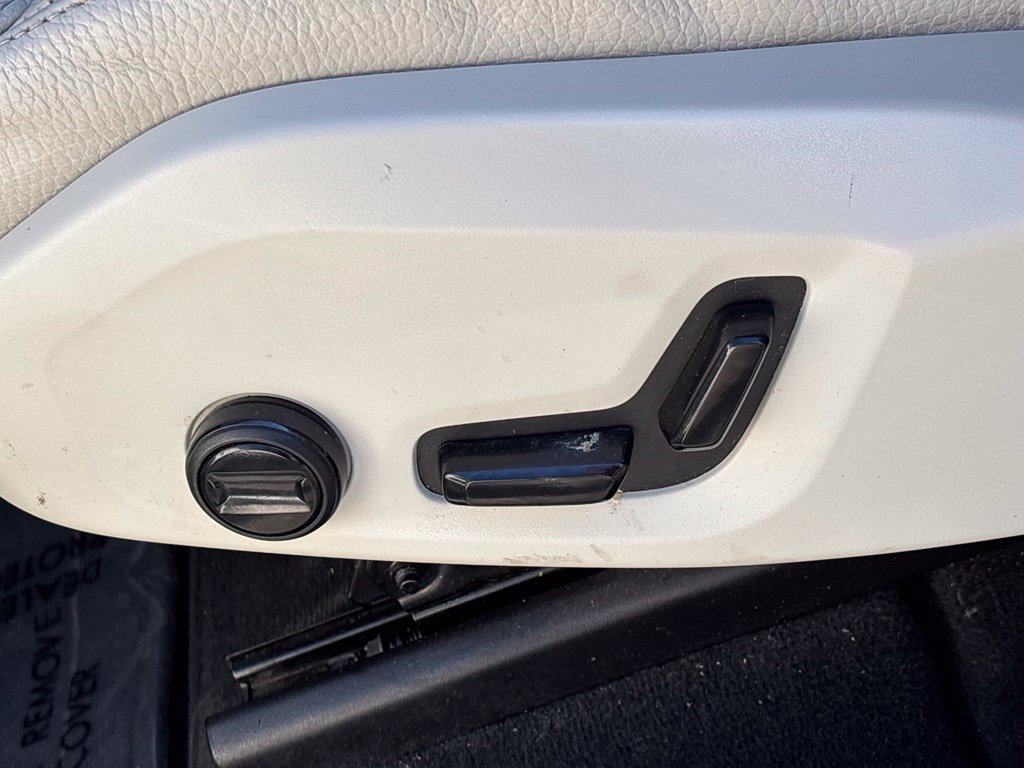 Used 2023 Volvo XC60 B5 Plus AWD/4WD image 23