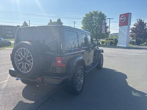 Used 2023 Jeep Wrangler Unlimited Sahara AWD/4WD image 8