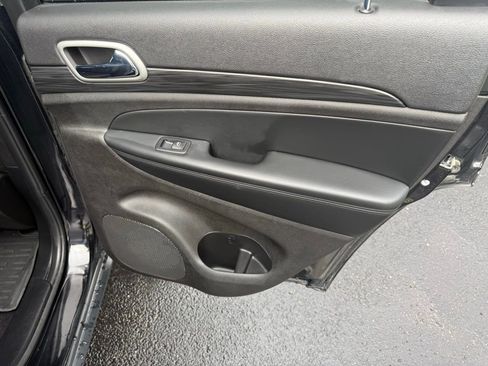 Used 2021 Jeep Grand Cherokee Laredo image 15