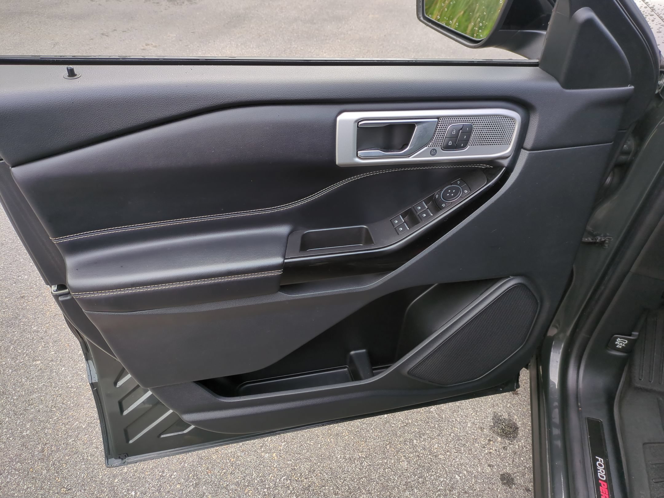 Used 2022 Ford Explorer ST w/ Equipment Group 401A AWD/4WD image 9