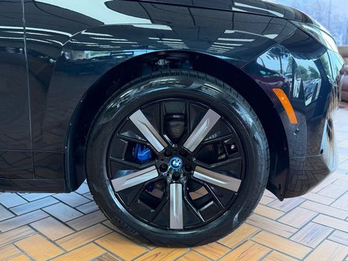 Used 2023 BMW iX xDrive50 w/ Sport Package AWD/4WD image 11