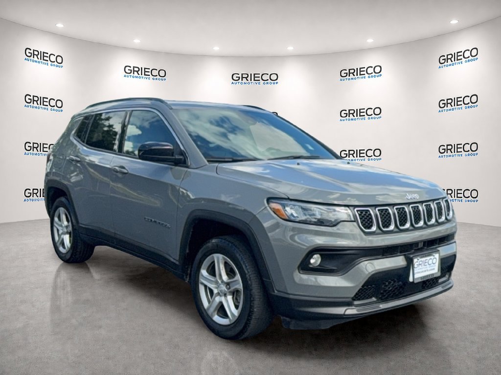 Used 2023 Jeep Compass Latitude AWD/4WD image 1